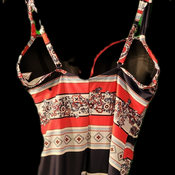 Liz Claiborne, size 16, one piece swimsuit, like new - Picture 4 of 5